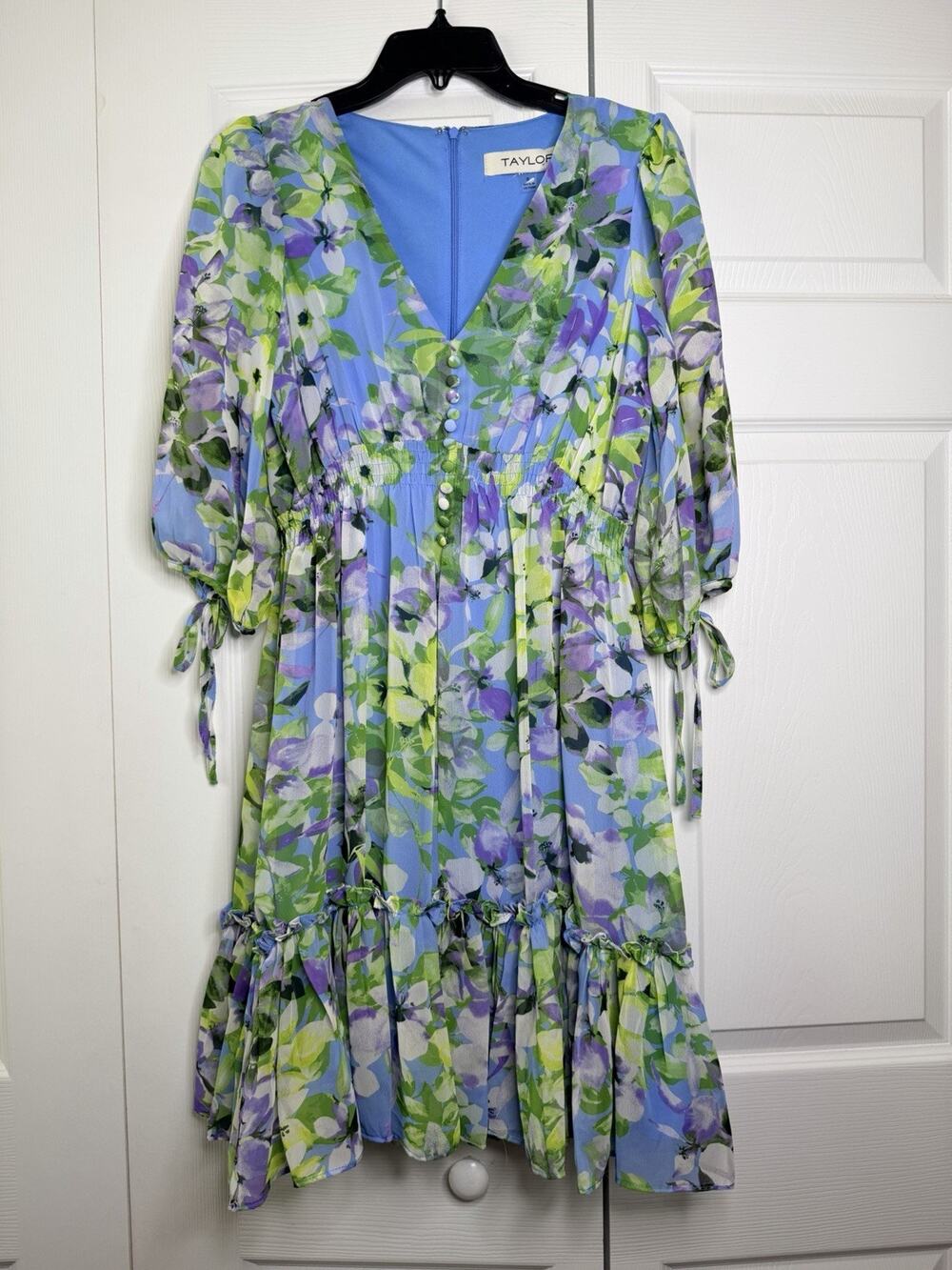 Tylor Woman’s Floral Blue V-Neck Tie-Sleeve Fit & Flare Chiffon Dress Size 6